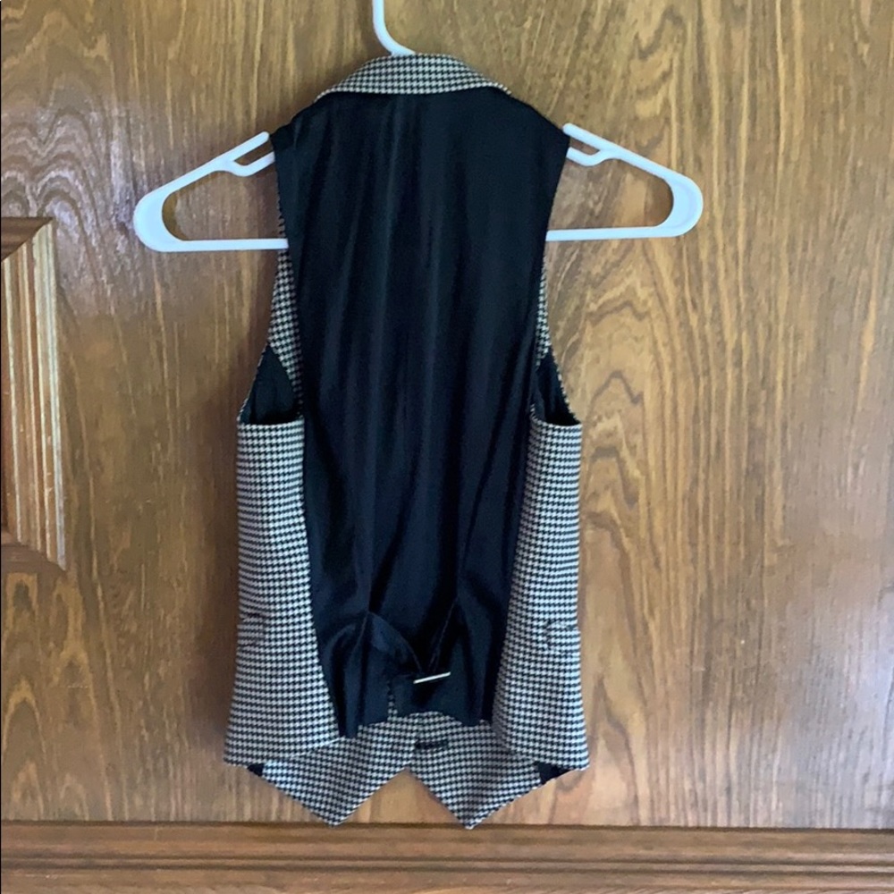 Vest - Picture 2 of 3